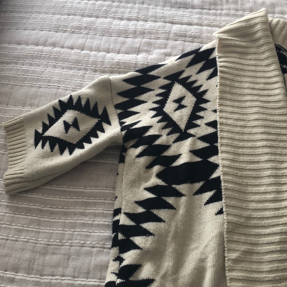 Aztec Pattern Cardigan - Picture 3 of 4